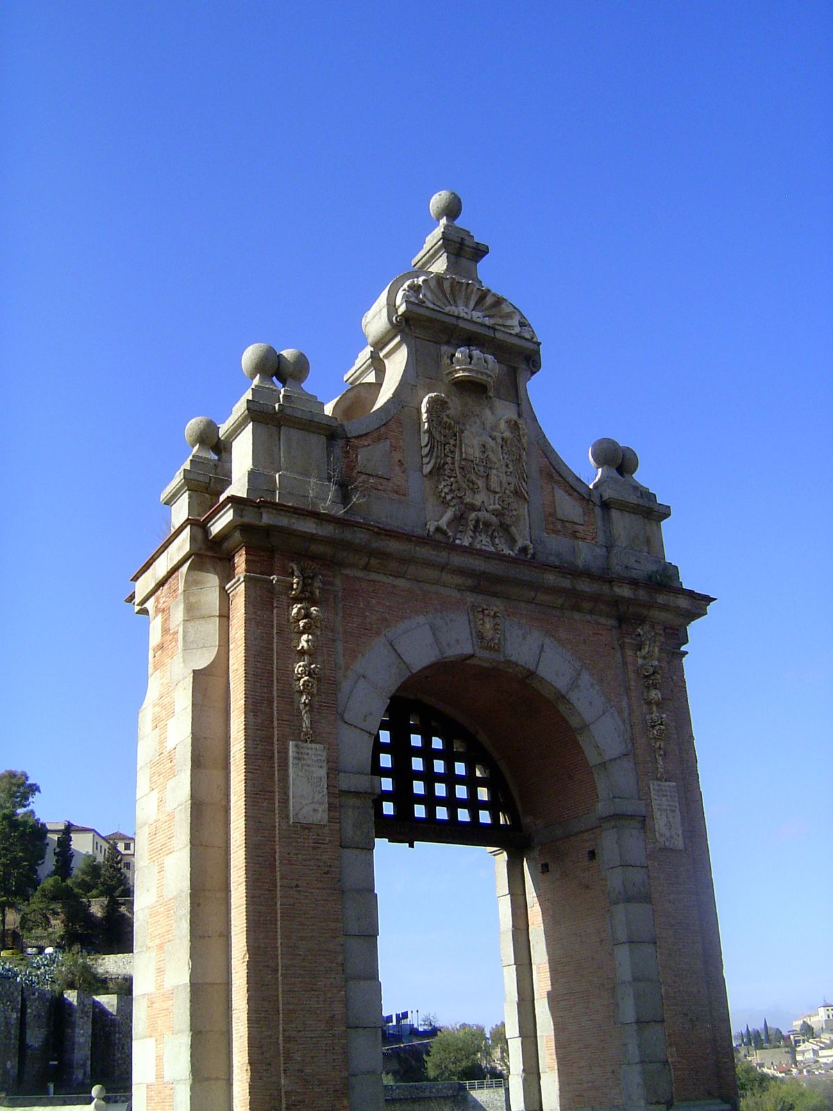 In 1721 Philip V added this gateway.