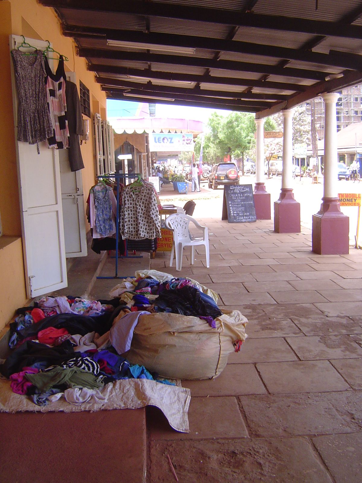 A bend-down boutique.