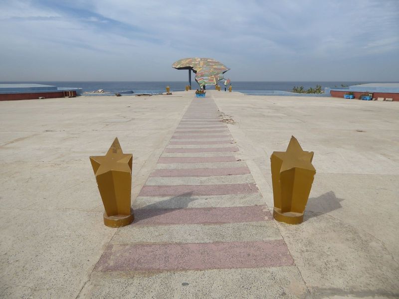 The axis of the monument points to a map of Africa.
