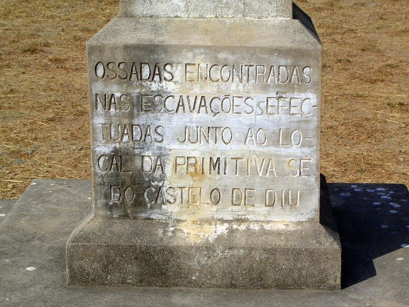 The inscription refers to bones found while excavating the site.