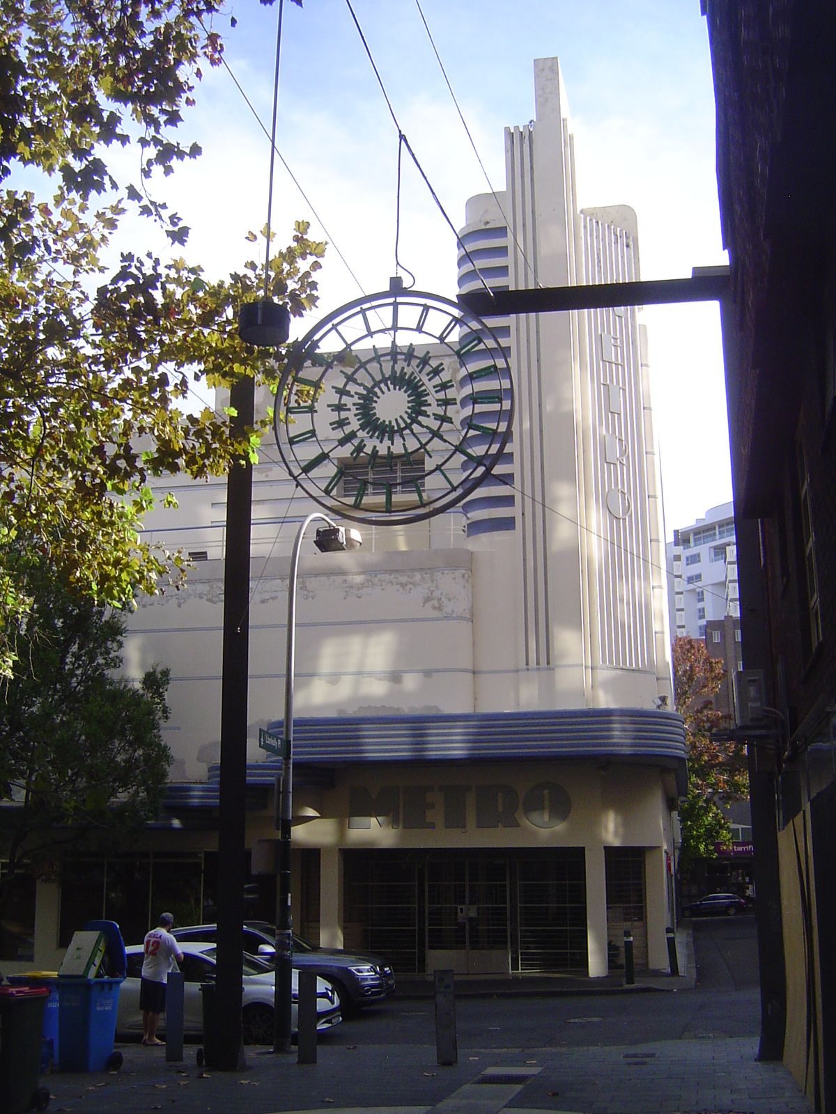 More Moderne curves, this time back in Potts Point.