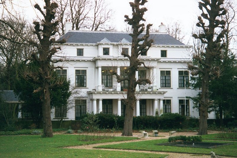 Alongside the west bank road, this is the Tempel, at Delftweg 186. It was once the home of Johan van Oldenbarnevelt, who in 1602 persuaded t