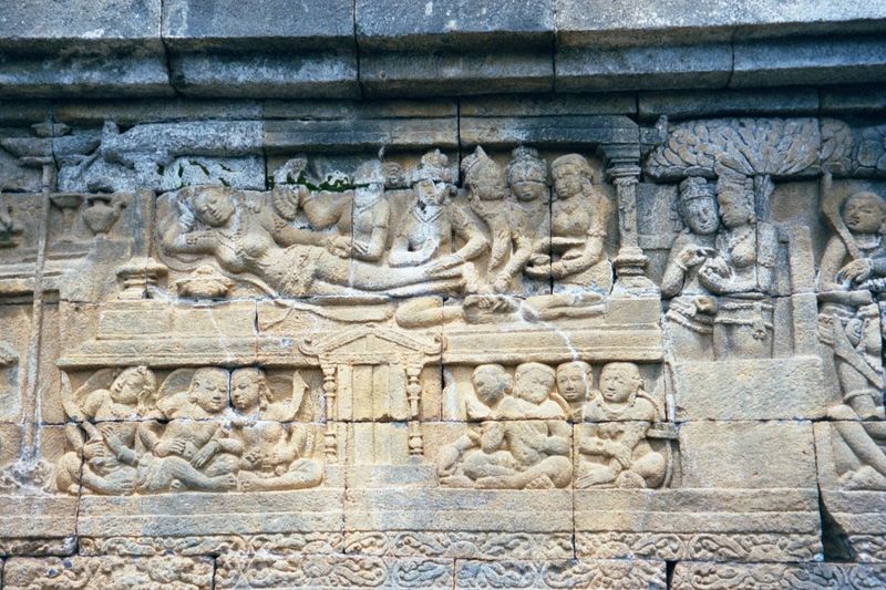 Queen Maya is asleep as the Buddha enters her womb.