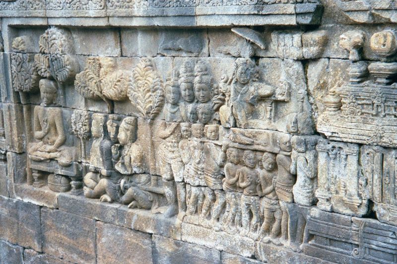The monk responsible for Rudrayana's conversion predicts that disaster will befall the kingdom; people gather their belongings and prepare t