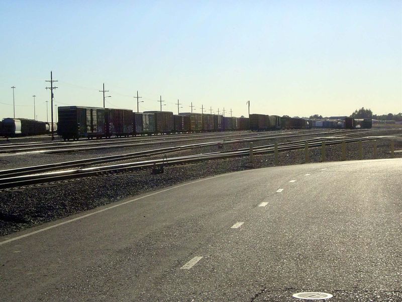 Although the SP kept the CP's locomotive shop at Sacramento, in 1908 it moved the freight yard 18 miles east to Roseville. The location is a