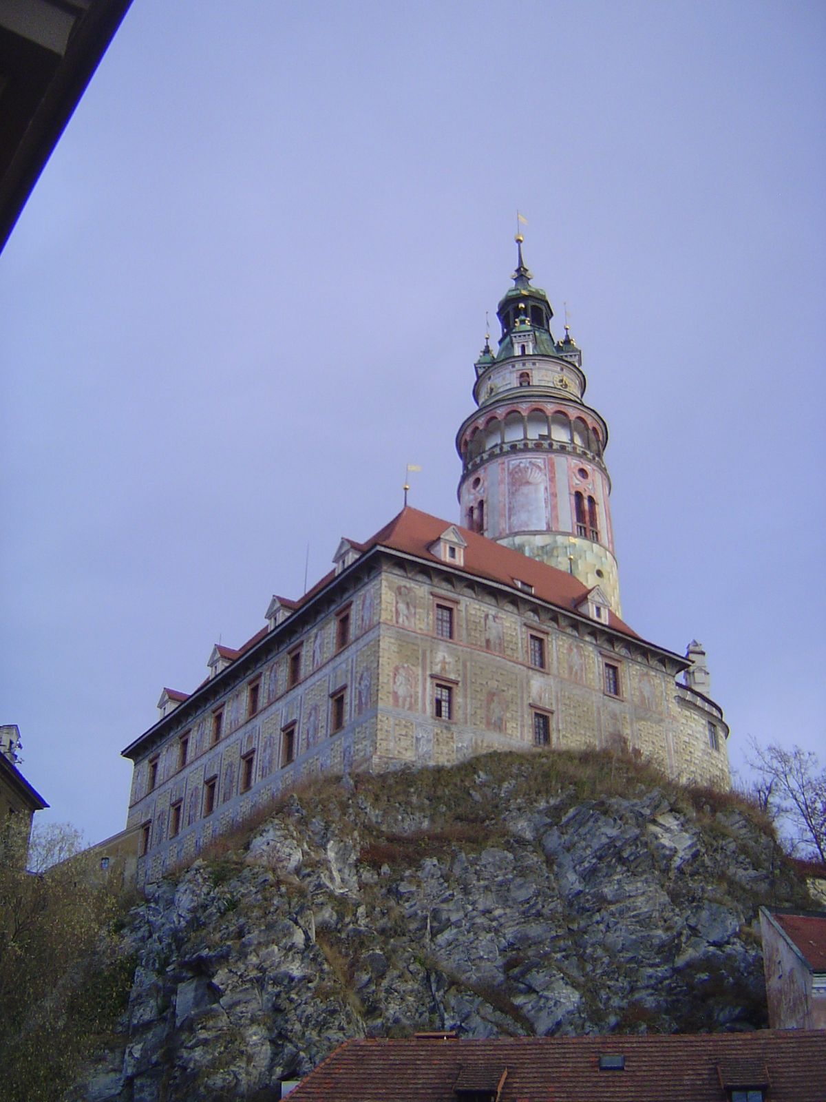 This is the lower castle, but it's still perched on a crag.