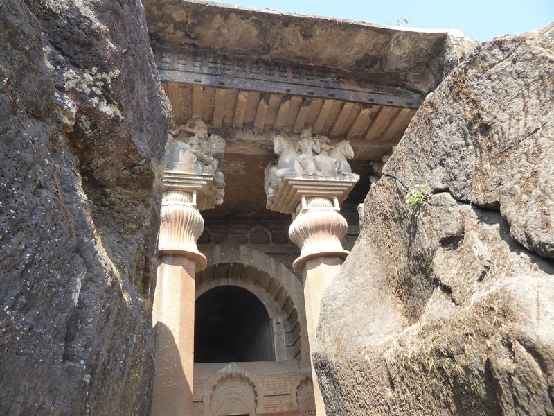 The "capital of the Persepolitan type, grooved vertically, supported a fluted torus in a square frame... over which lie four thin square til