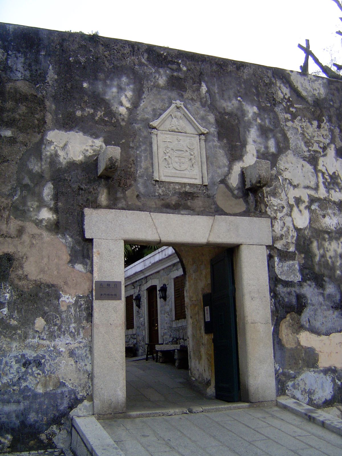 Now it's wide open; previously, visitors had to ask permission from the guards on duty.