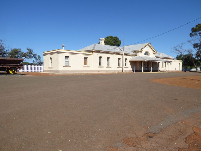 The track from Southern Cross to Coolgardie opened in 1896, was extended to Kalgoorlie later that year, and was abandoned after the line was