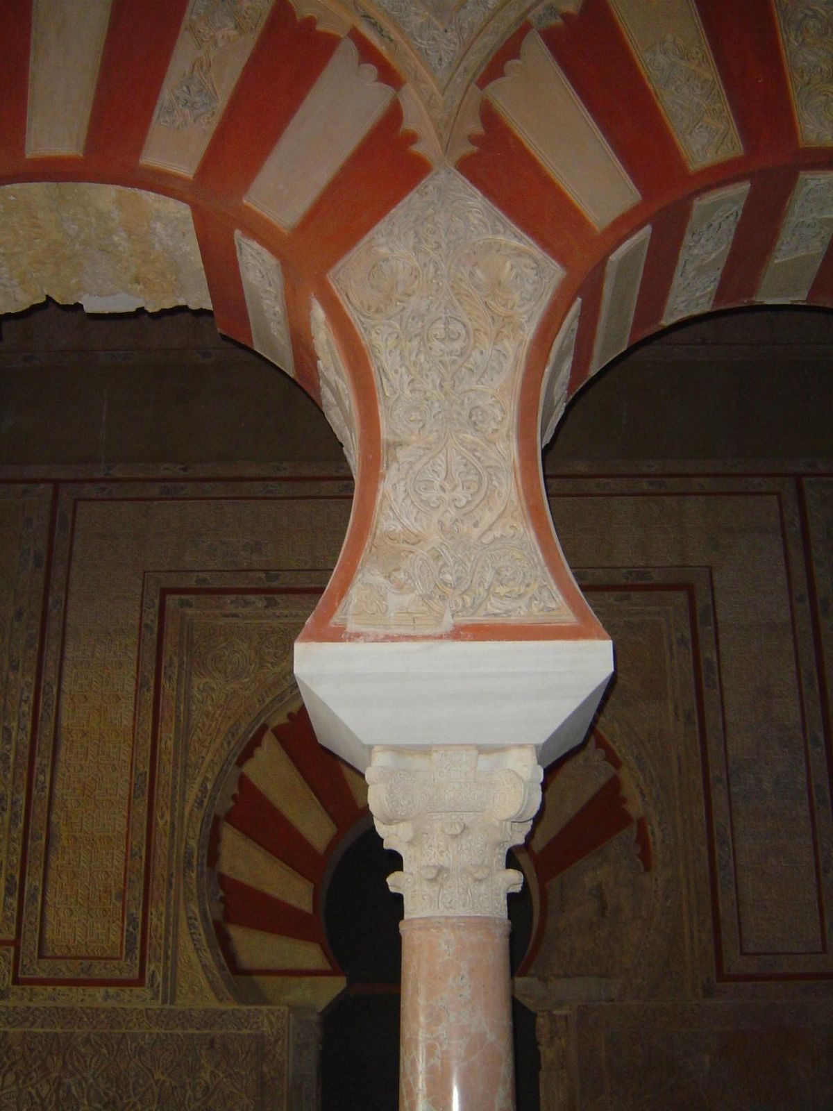The columns support well-developed horseshoe arches and polychrome or ablaq voissoirs./P