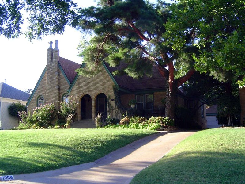 Here, at 1009 38th, is a house from 1934.