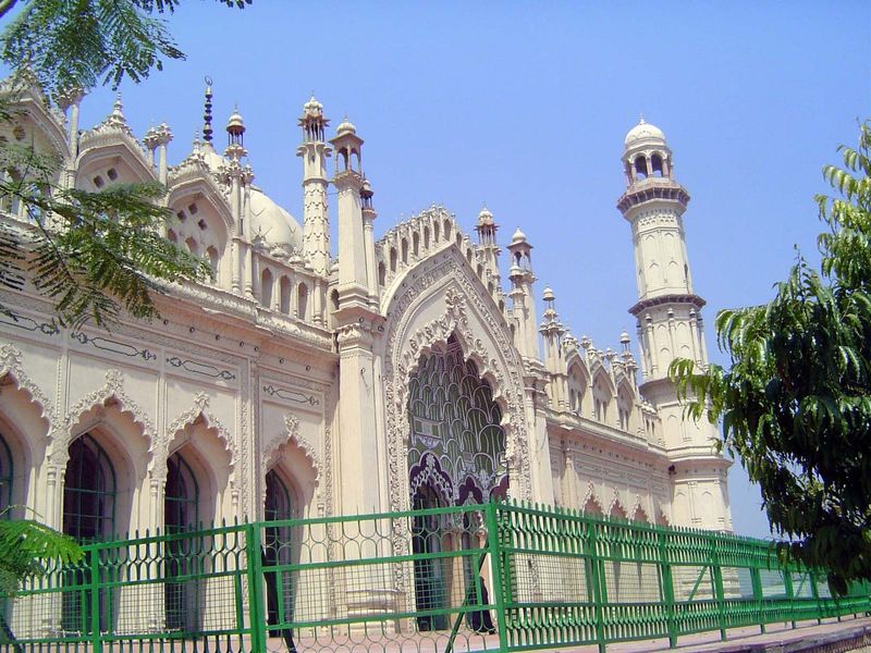 The nearby Jama Masjid, completed in 1845 by the widow of Muhamad Ali Shah. Off-limits to non-believers.