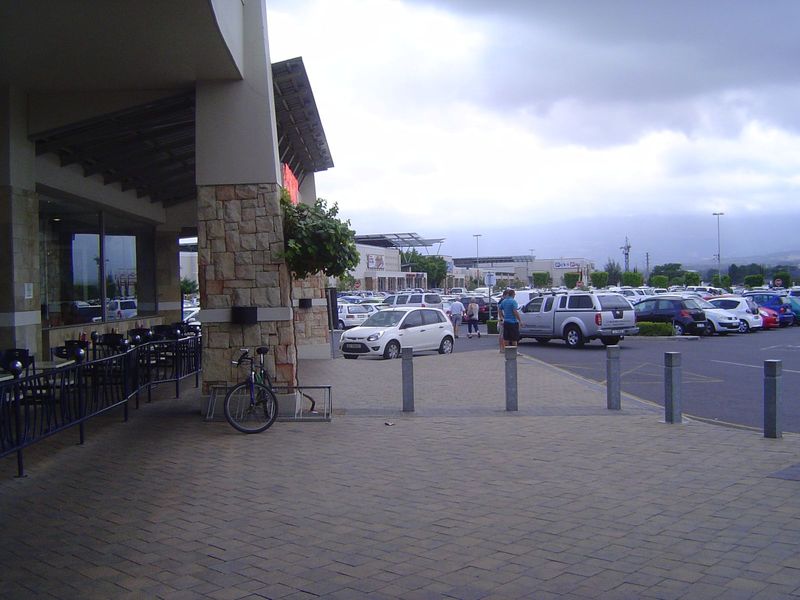 Affluent shoppers, mostly White, likely go to the Paarl Mall.