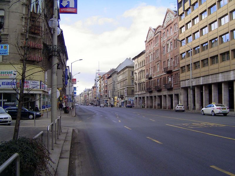 Back to meat and potatoes, here in the form of a stroll along the Rakoczi or Rakoczy Ut, a street named for a Hungarian family exceptionally