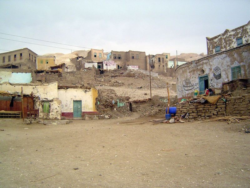 Approach to the tomb.