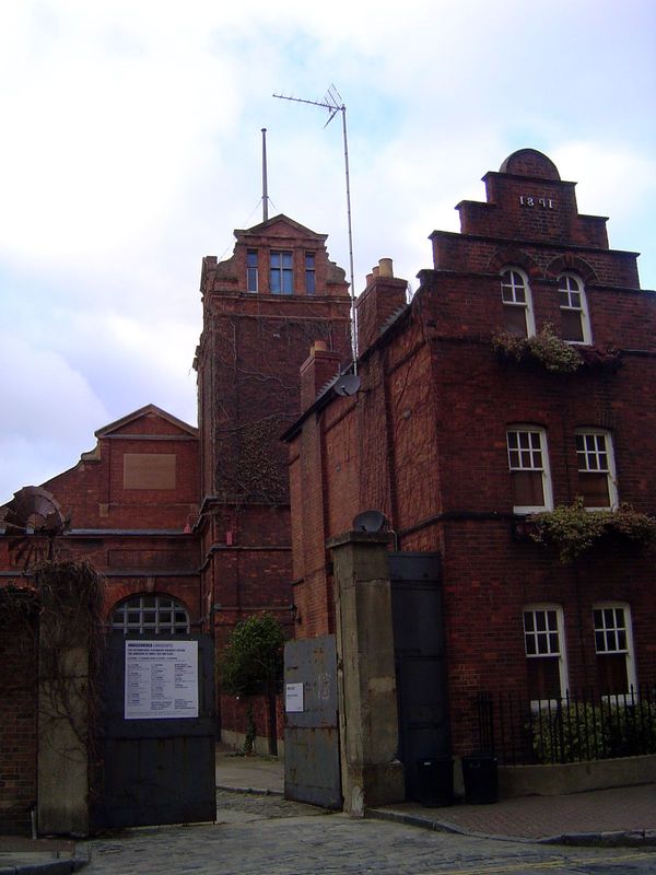 Just before the entrance to the third or Shadfield basin, there is an art gallery. The building originally housed something very different. 