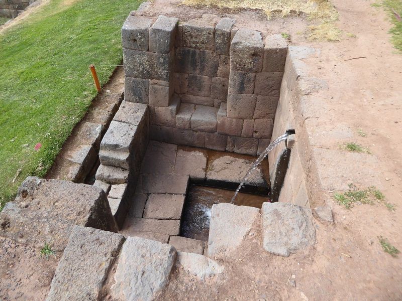 Top of the set: it's the ceremonial fountain consolidating the waters of eight conduits.