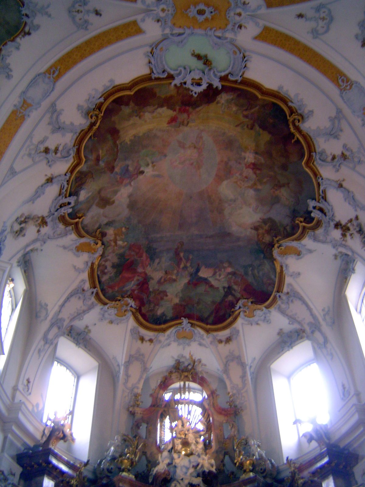 The oval is in three dimensions, not two; here it is embodied in the dome over the choir.