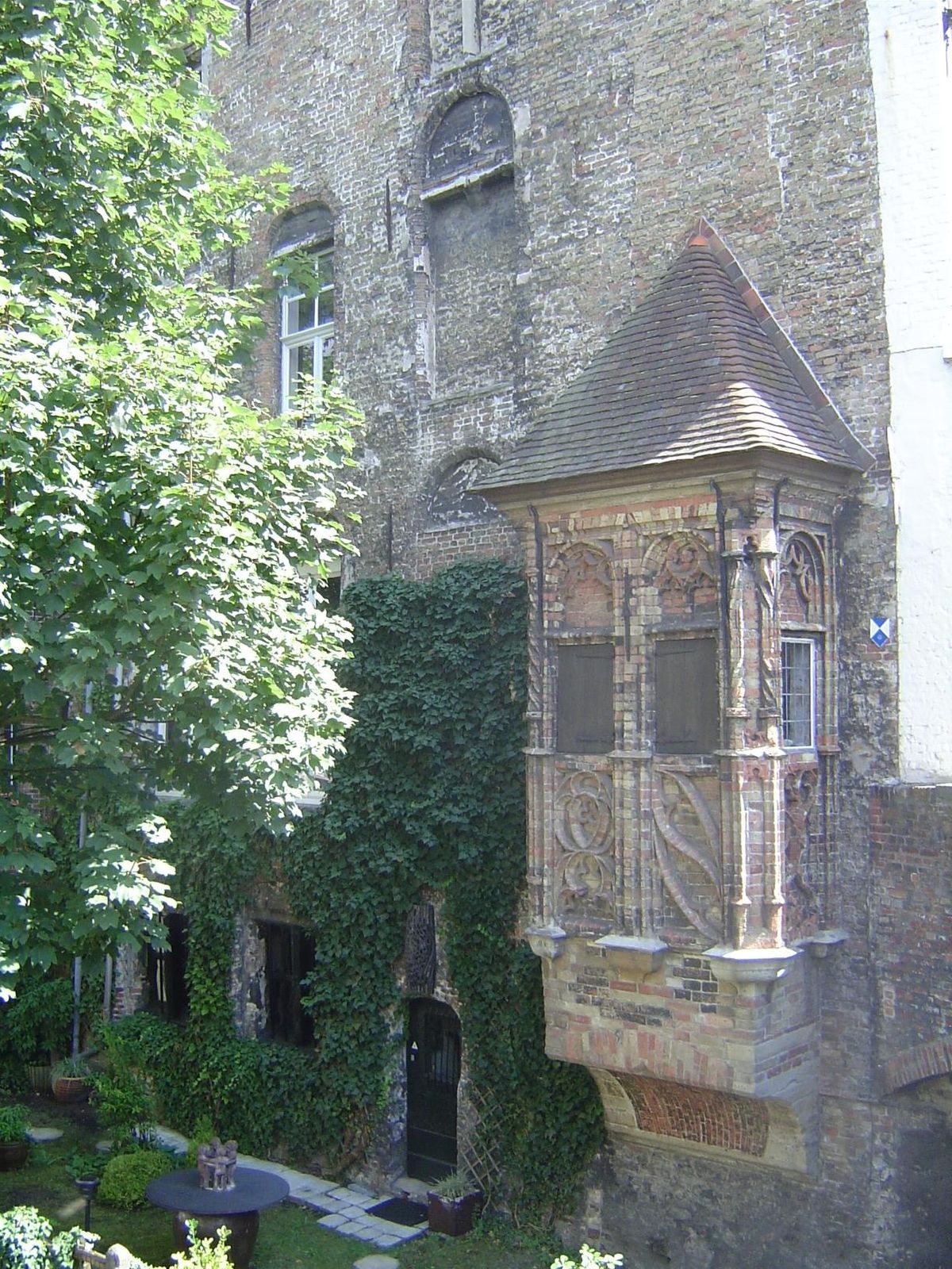 There's plenty to see: here, a bay window where someone once kept an eye on canal traffic.