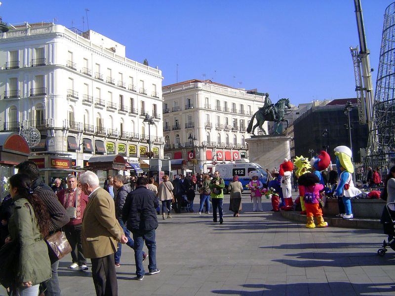 In 1900 Sol was a very busy streetcar terminus. It is still a major transportation hub, one of the most important stations on the Madrid sub