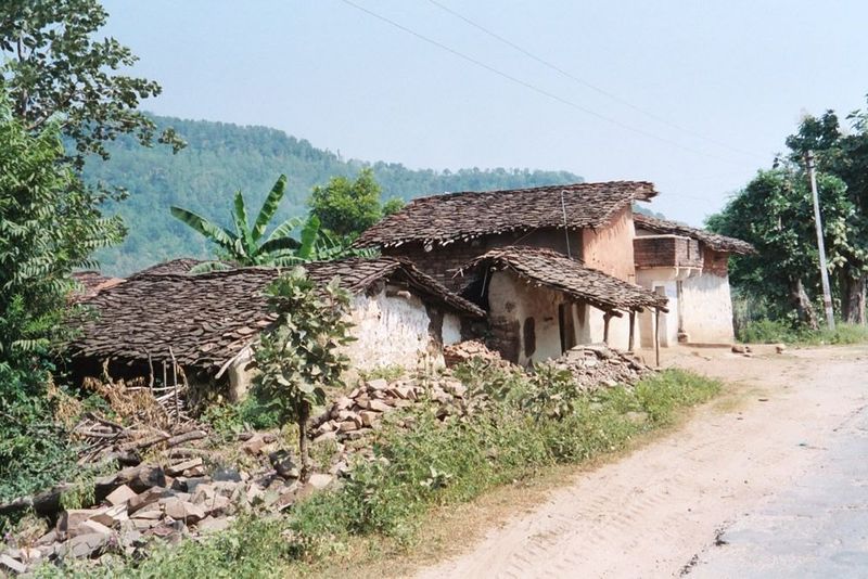 Compound farmsteads are common.