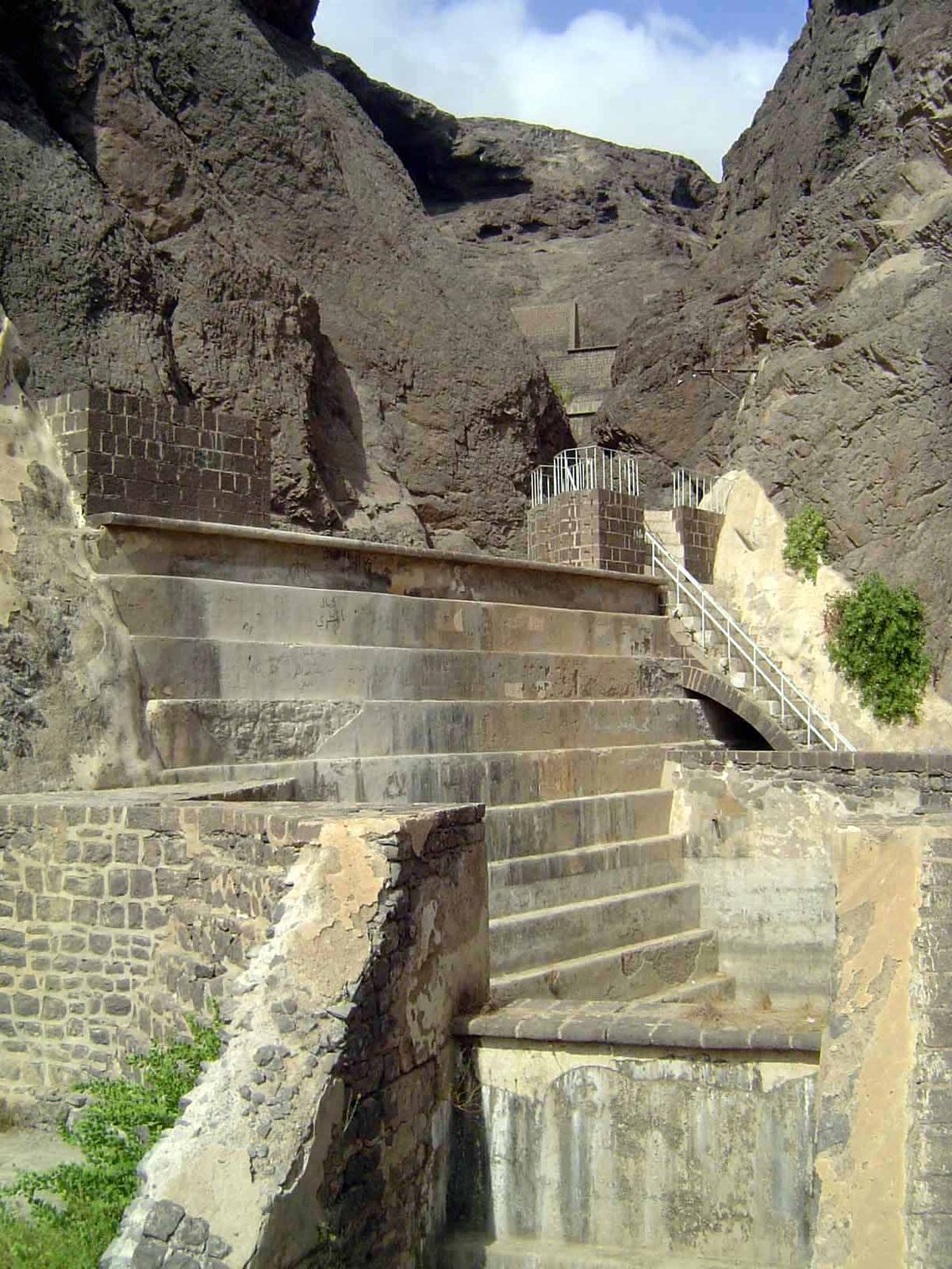 Water must once have splashed over these sills.