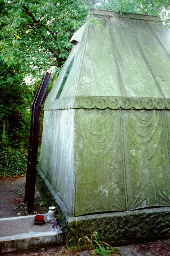 A consummate touch of Victorian sentiment, ever at risk of shading into morbidity: a viewing window and a ladder, the better to see the simp