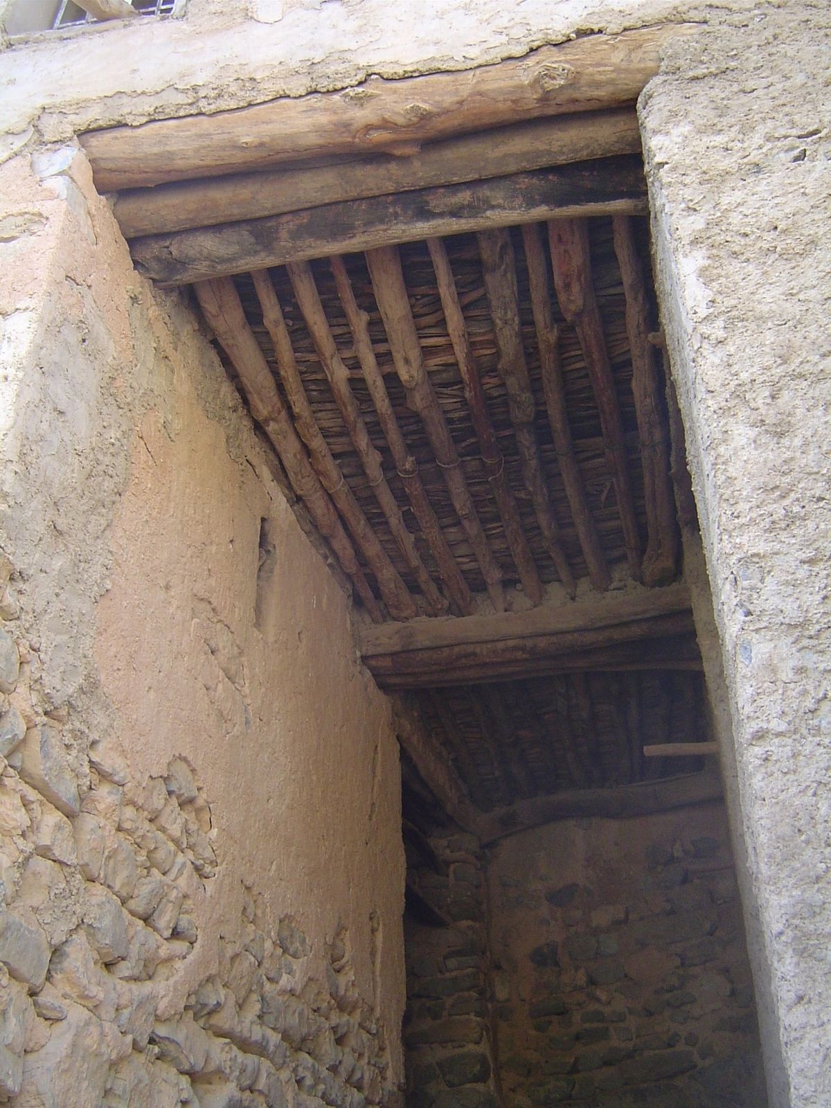 Beams in the round.