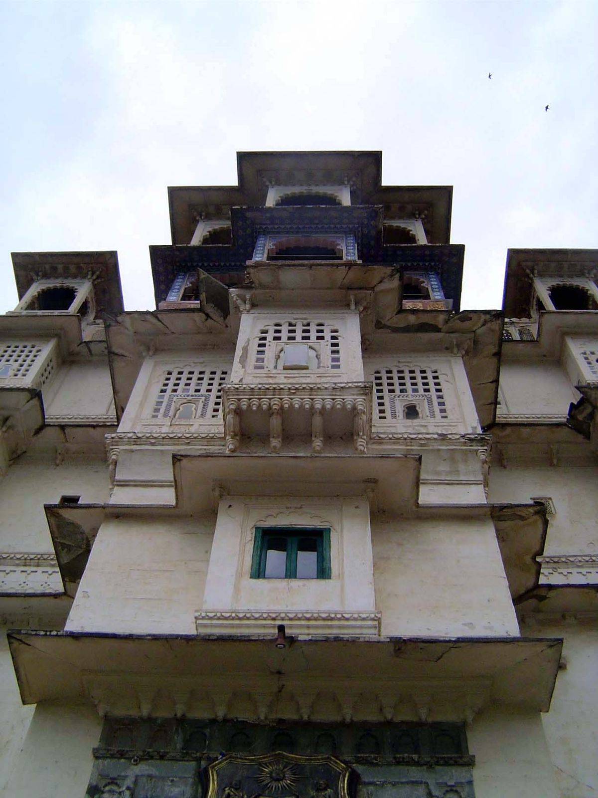 Vertical view of facade over the entrance.