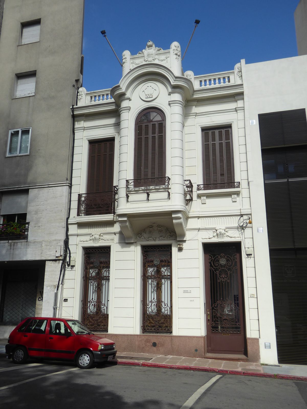 Here, across the street and still facing the square, is another house. It, too, is from the early 1900s but was renovated in the 1980s and n