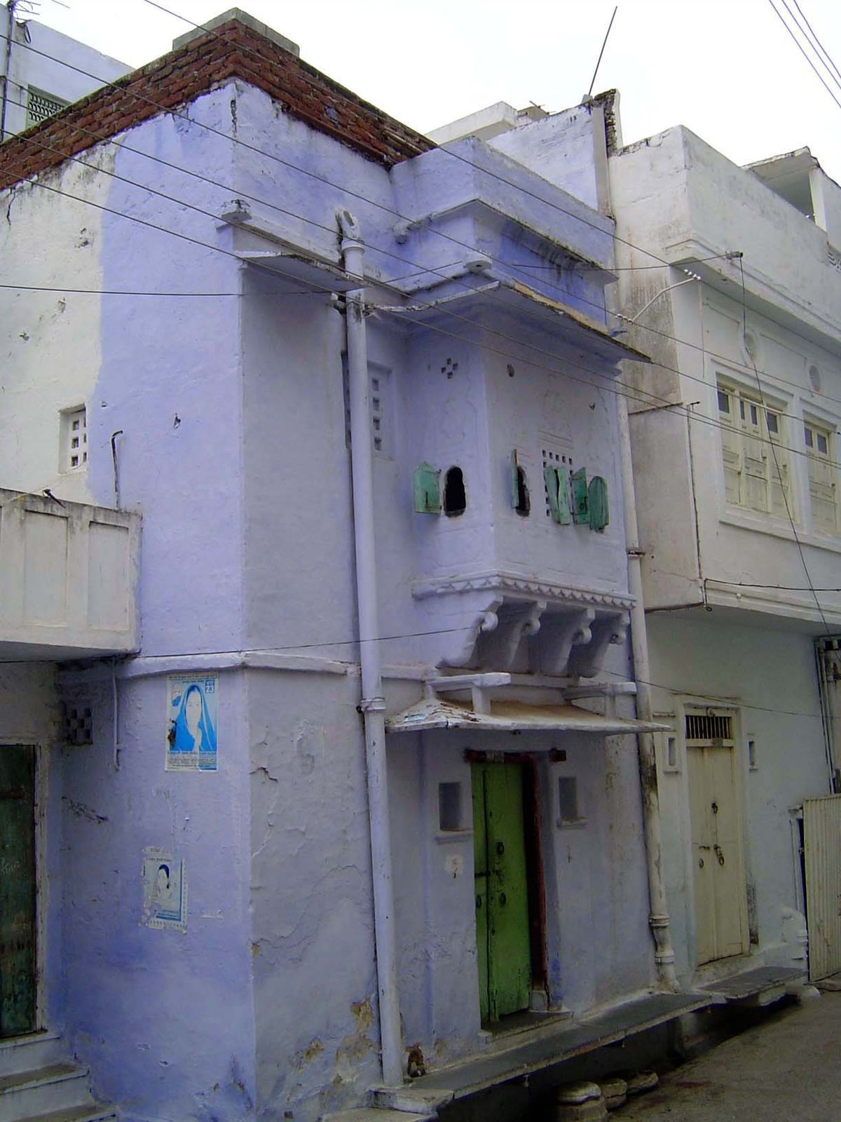 Blue is common but is said to be a recent innovation, replacing the traditional white.