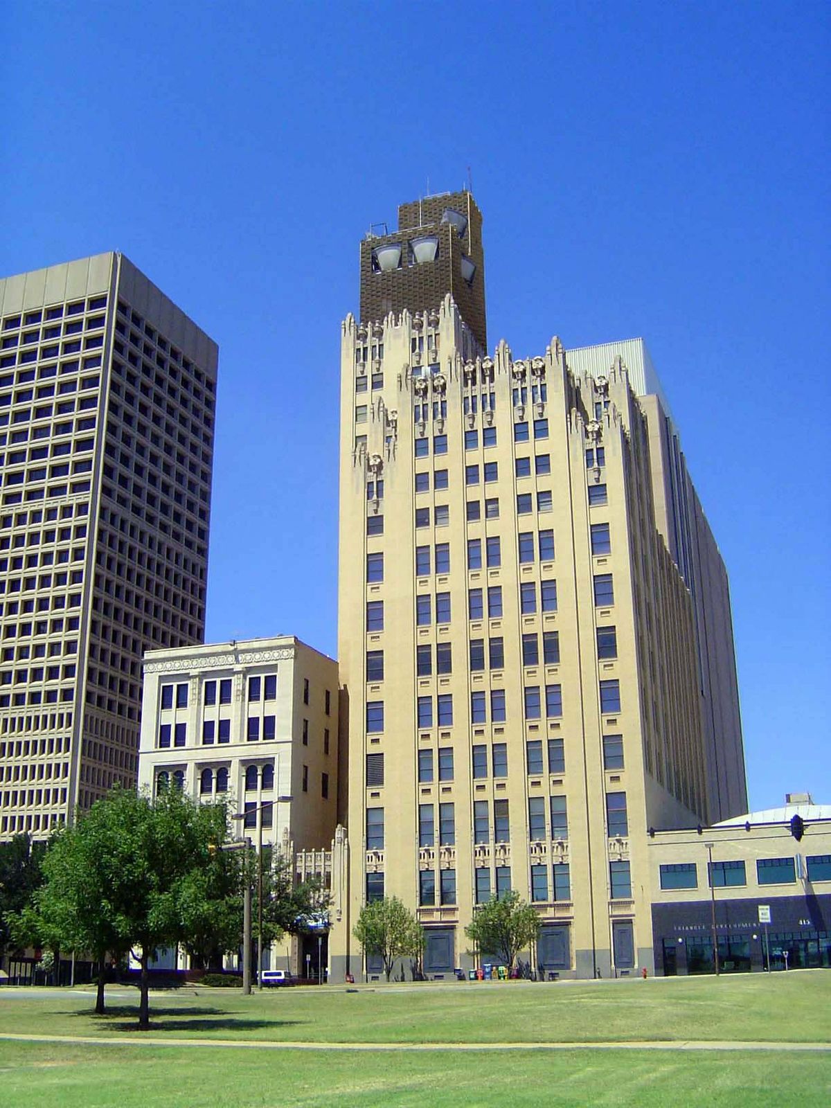 Another view of the short Pioneer Building, trying to stand straight between Kerr-McGee \SandRidge on the left and the later phone building 