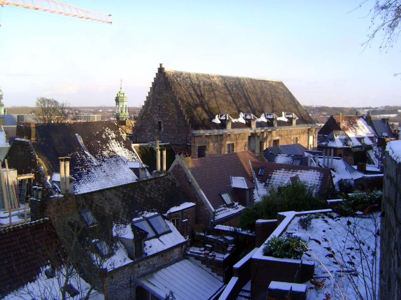 Looking easterly, this time over the city's grandest church.