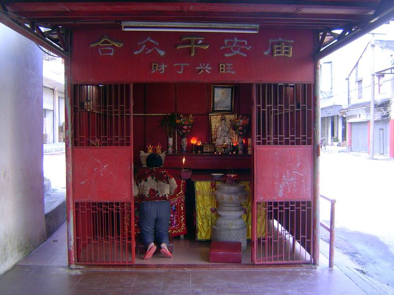 A street-side temple. It might just offer consolation to sailors and their families.