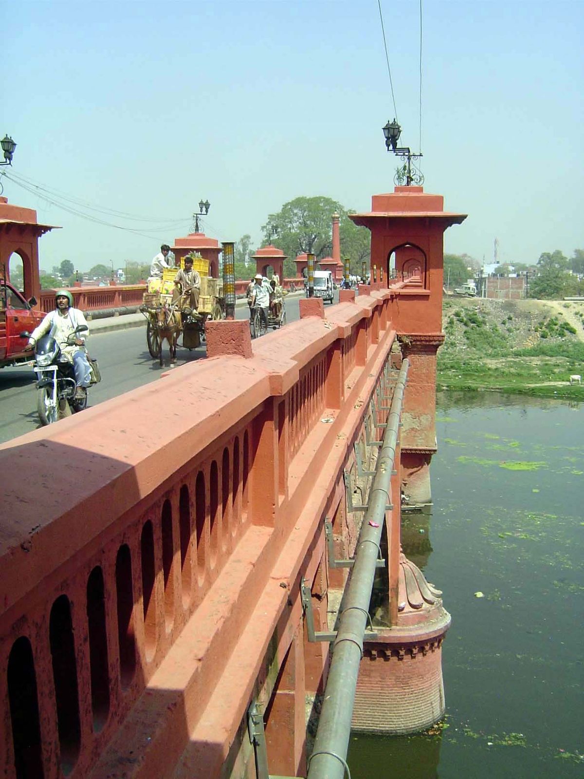The bridge across the Gomti.