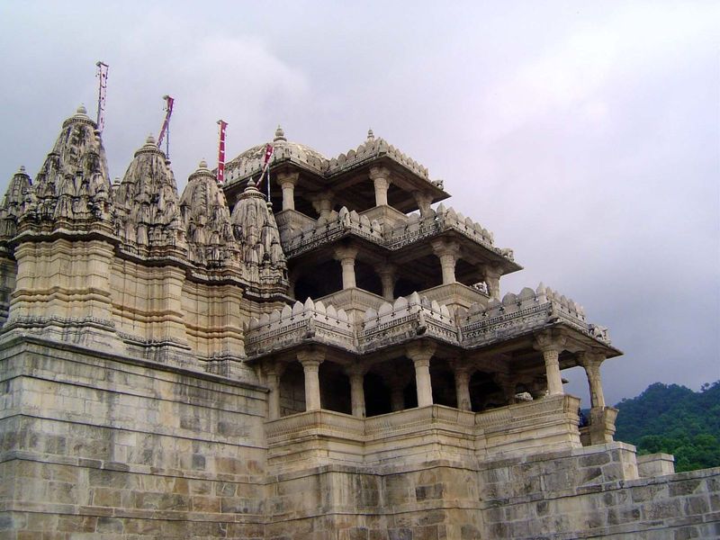 The tri-level design mirrors Jain cosmology, in which humans live in a middle world, between heaven and hell.