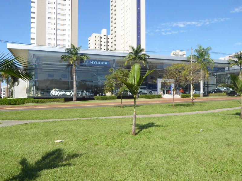 Ever see such a big Hyundai/Suburu dealership?