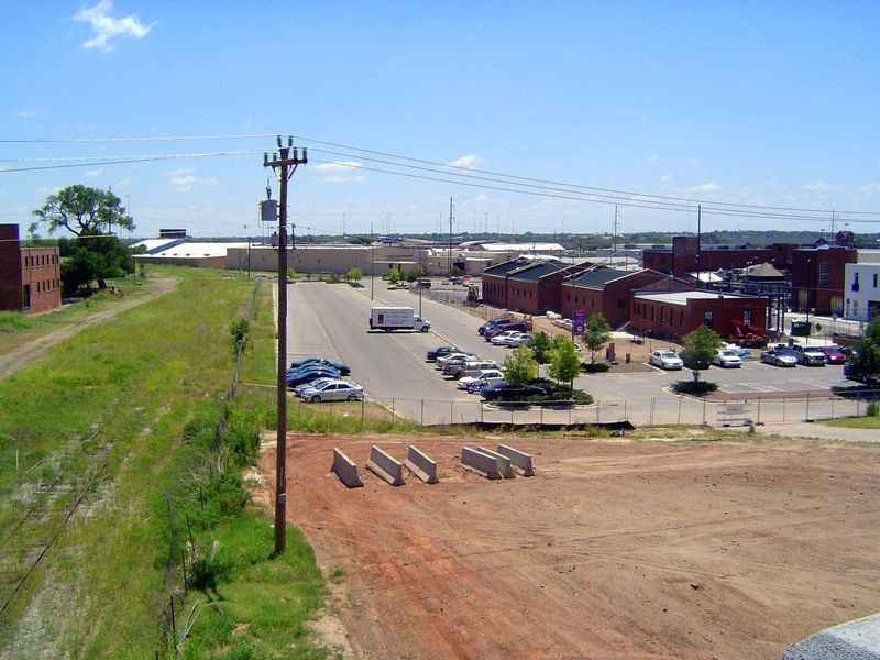 Looking the other way. The Rock Island arrived in 1891, and the parking lot in the previous picure used to be that railroad's yard. The Fris