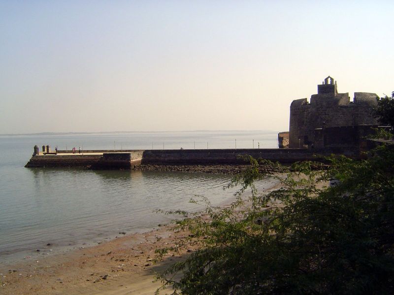 The bateria do caes or jetty, along with the St. George Tower.