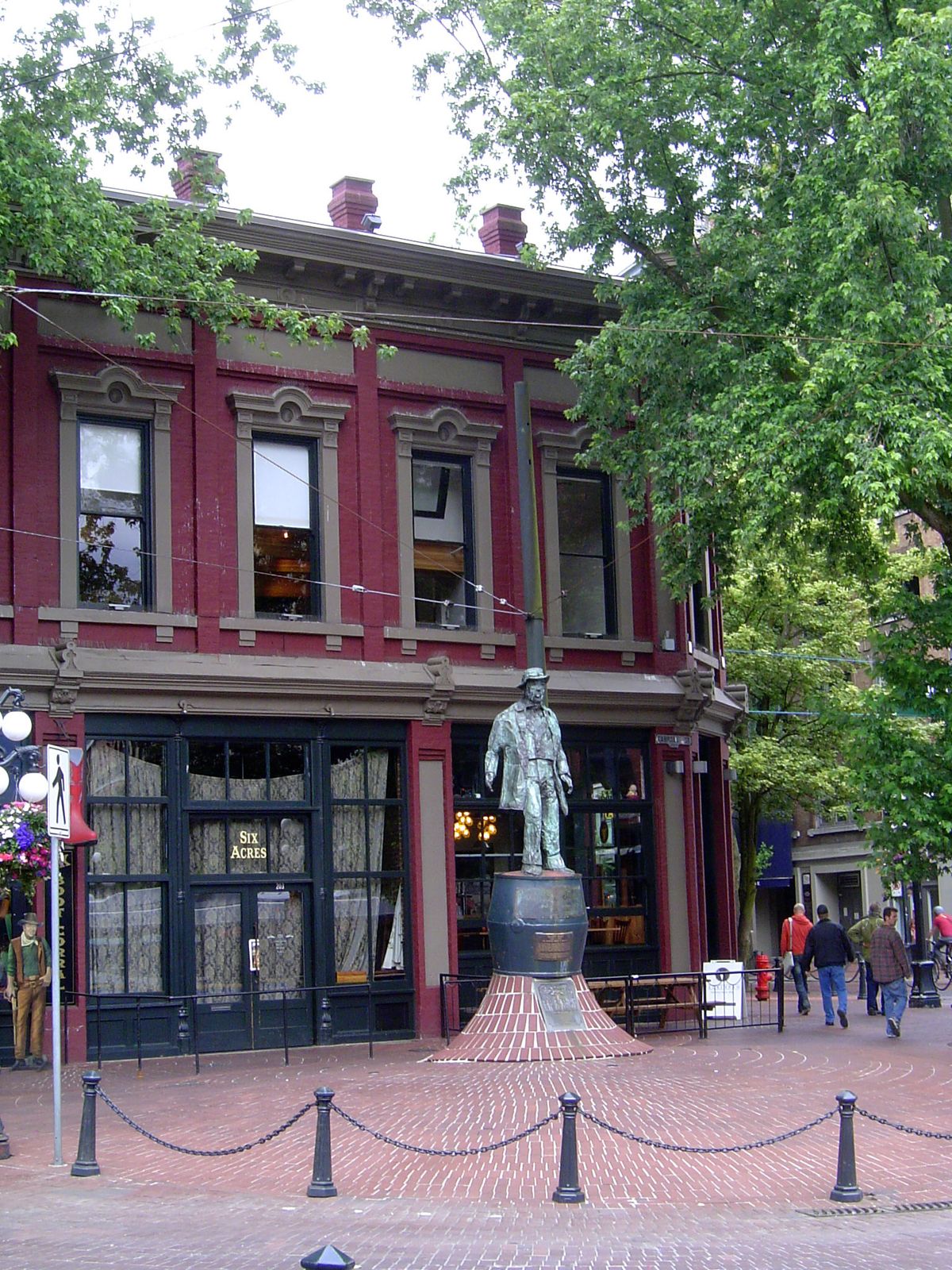 The commercial district of 1900 has morphed into Gastown, a festive retail neighborhood, here remembering Gassy Jack, a chatty saloon keeper