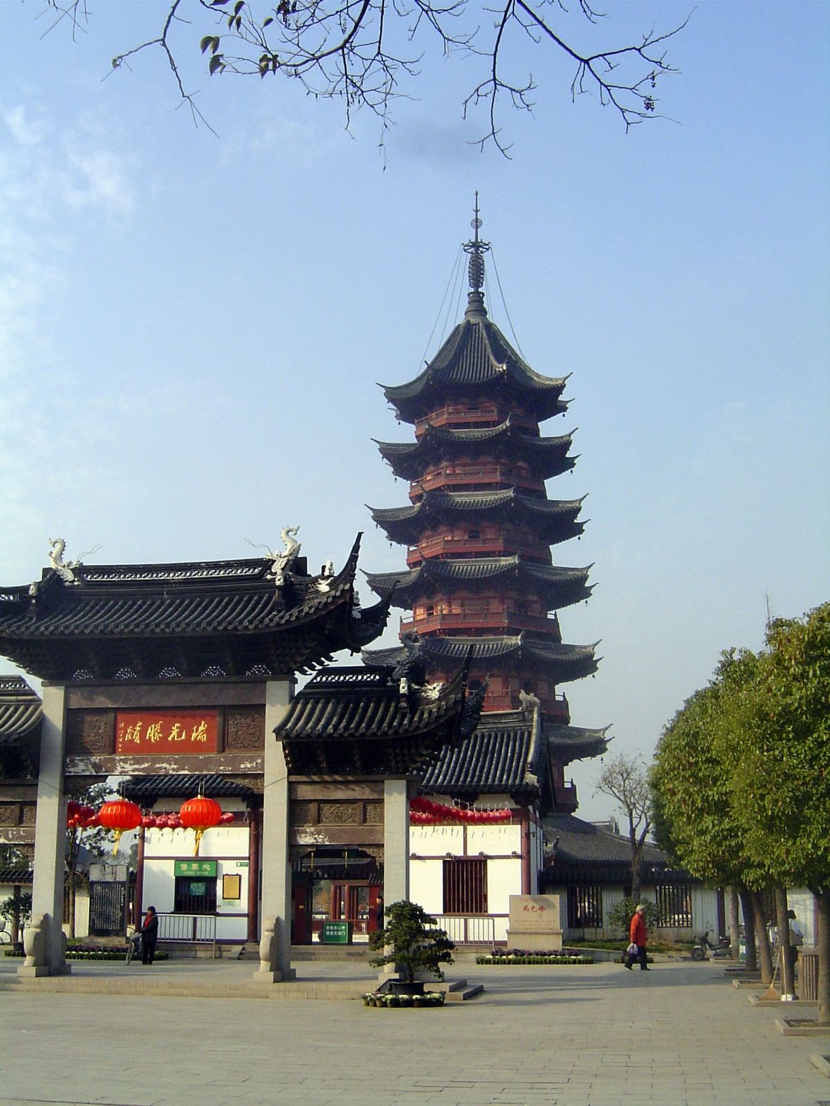 Inside the gate, the Ruiguang Ta, or Auspicious Light Pagoda, originally from the 3rd century but rebuilt in 937 and 1125, when the structur