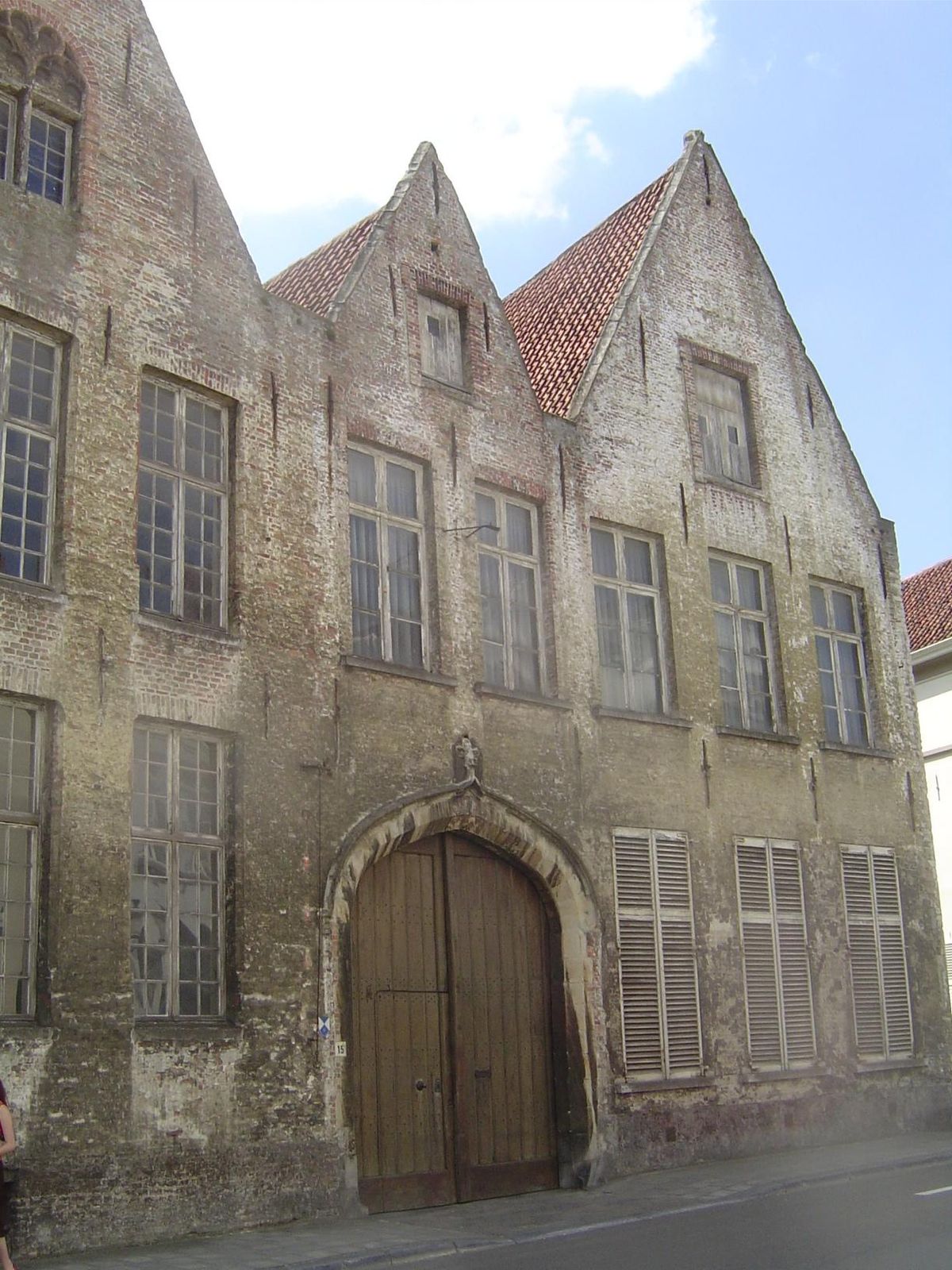 Nearby, at Sint-Jorisstraat 15, is the house and warehouse built in 1562 by Johannes del Rio, a Spanish merchant.