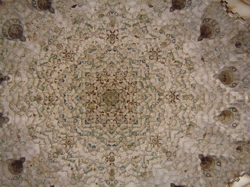 The Dome of the Hall of Two Sisters. A didactic inscription in this room says: "Look attentively at my elegance and you will reap the benefi