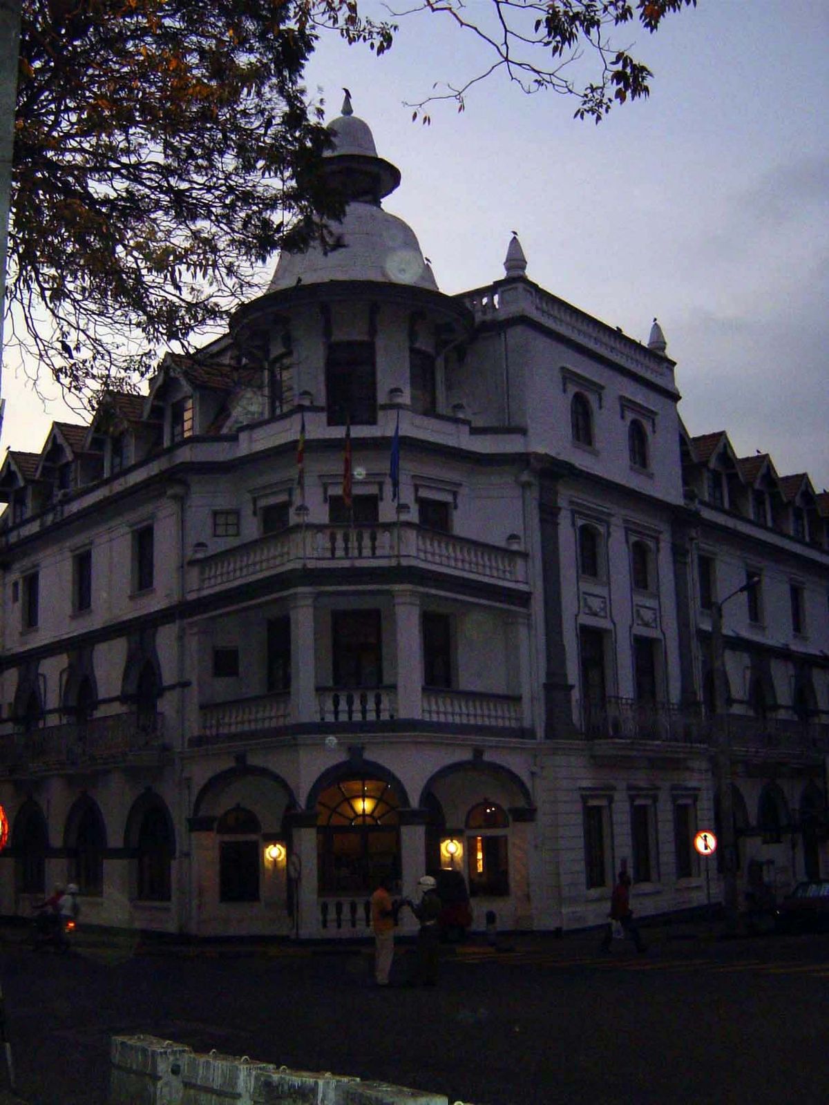 The city's classic hotel, the Queen's Hotel—still in business.