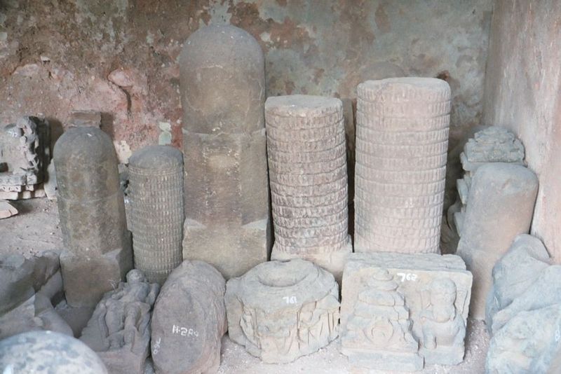 Assorted lingams.