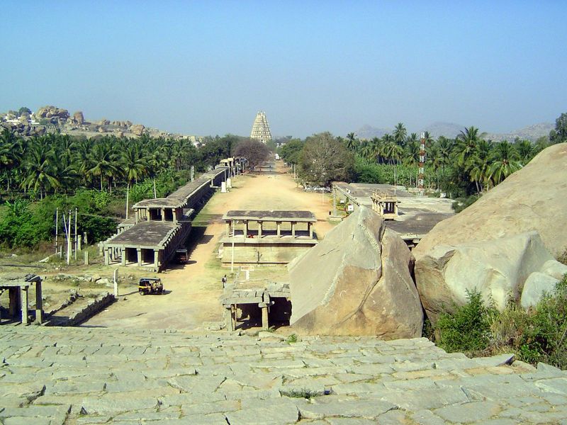 Domingo Paes, here about 30 years before the kingdom's collapse, wrote that Hampi's bazaar was "a very beautiful street of very beautiful ho