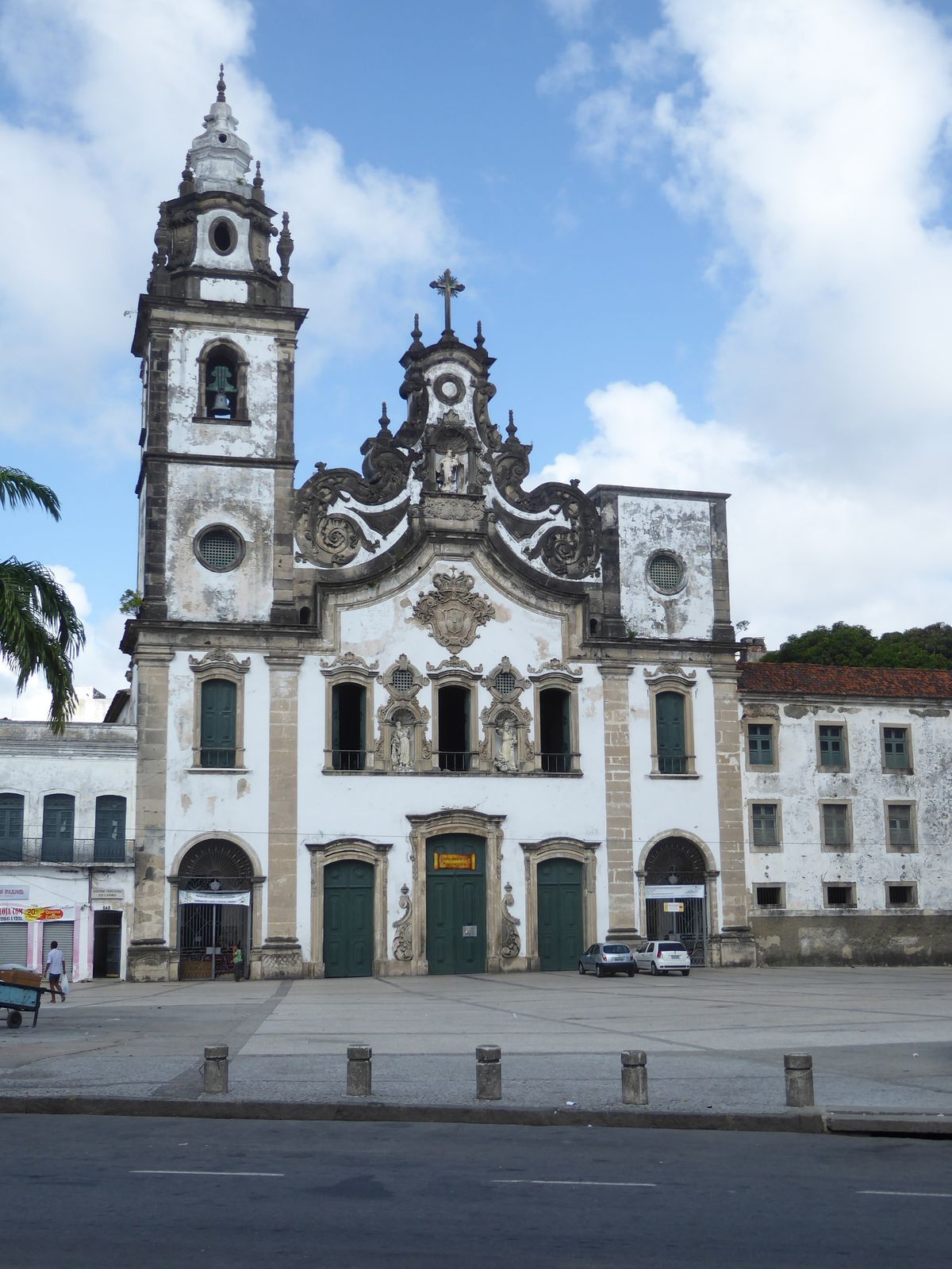 The church sits on the site and may include parts of the Boa Vista palace, a secondary palace built by Maurits.