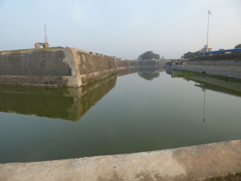 W.A. Nelson, writing in The Dutch Forts of Sri Lanka 1984 calls Jaffna Fort "the Netherlanders' ideal.... Everything was done to the latest 