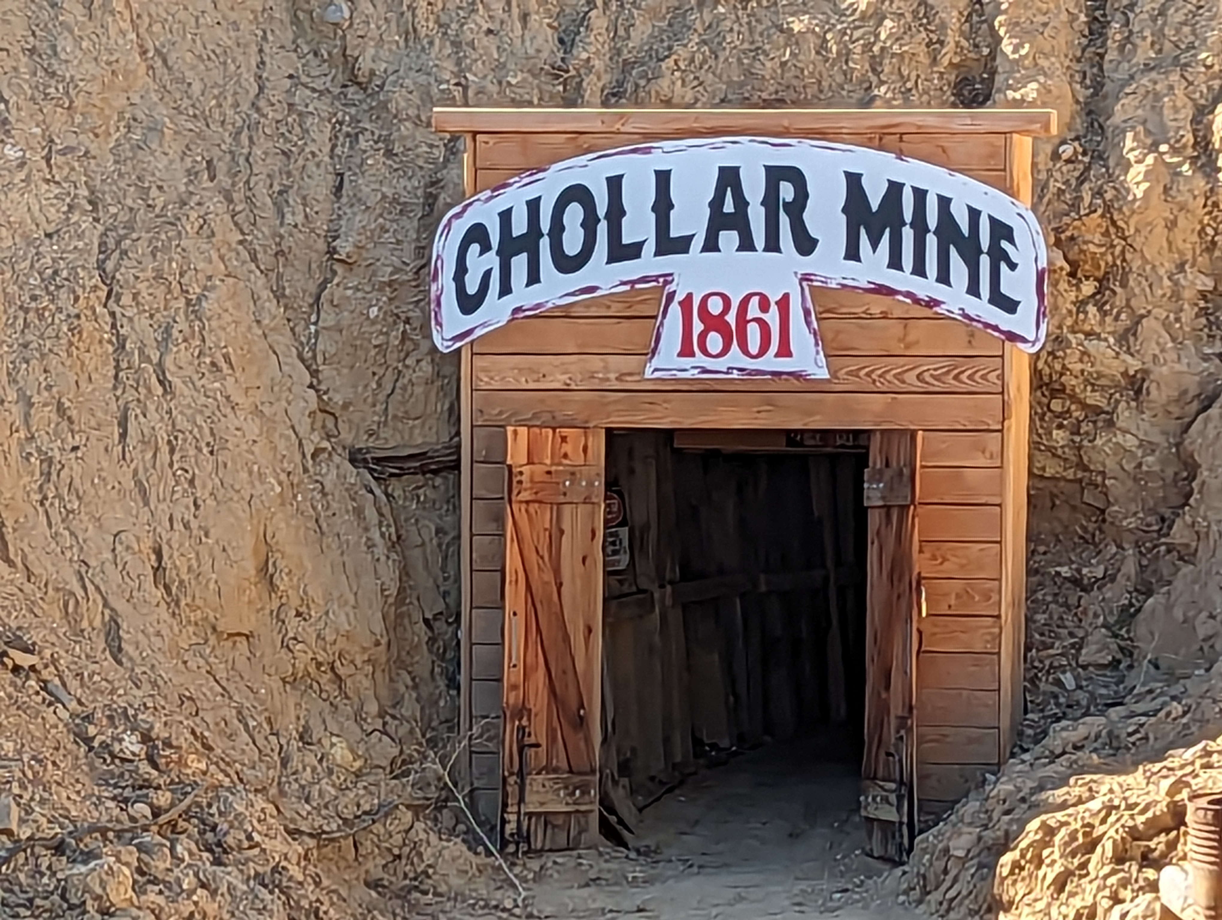Tourist Central: the one mine that welcomes visitors with $20 in their pockets.  Tips appreciated.