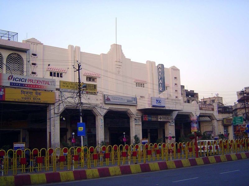No longer in business, the Mayfair Theater showed English films.